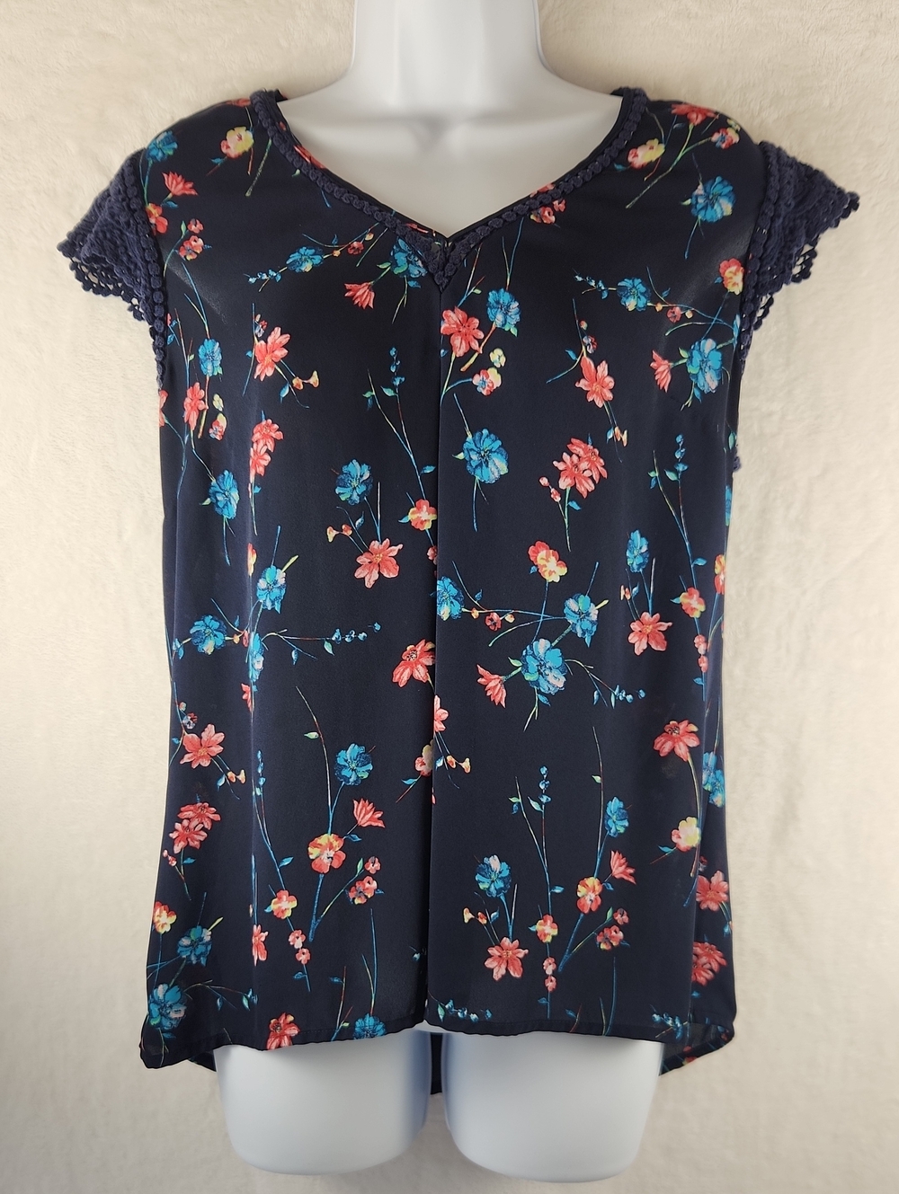 Daniel Rainn Navy Floral V-Neck Cap‎ Sleeve Blouse